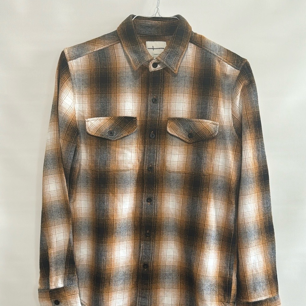 New. American Eagle classic fit button up long